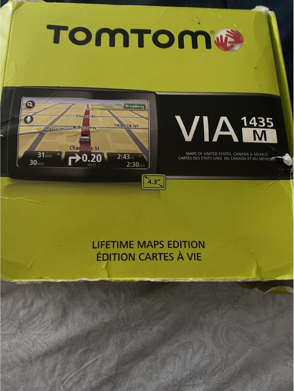 TOMTOM SAT NAV GPS 4EQ41 Z1230 WITH MOUNT AND CHARGER UNIT